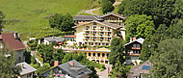 Flugansicht des Hotel Berners im Sommer, Zell am See